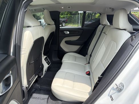 Certified 2025 Volvo XC40 B5 Ultra AWD/4WD image 32