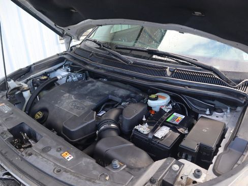 Used 2017 Ford Explorer XLT w/ Equipment Group 202A image 38