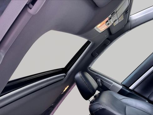 Used 2019 Toyota Highlander XLE FWD image 14