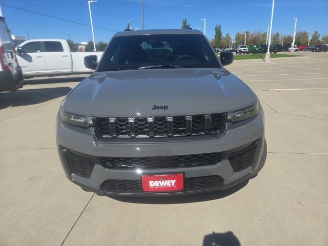 New 2027 Jeep Grand Cherokee Limited AWD/4WD image 2