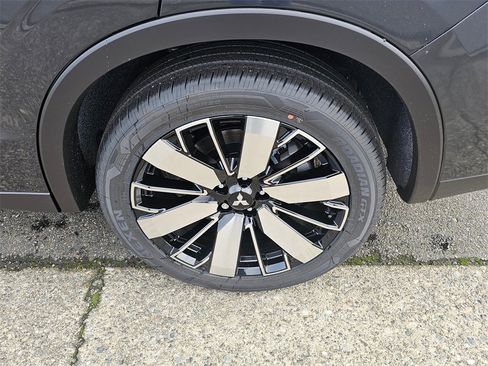 New 2026 Mitsubishi Outlander SE image 9