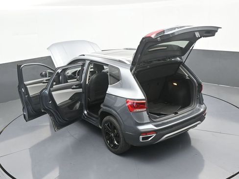 Used 2022 Volkswagen Taos SEL w/ Panoramic Sunroof Package image 67