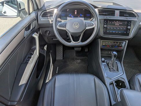 Used 2022 Volkswagen Tiguan SE w/ Panoramic Sunroof Package FWD image 15