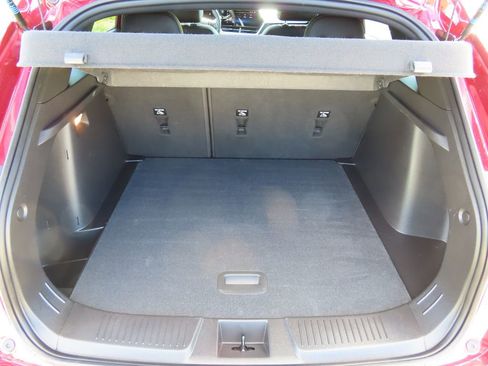 Used 2025 Chevrolet Trax RS w/ Sunroof Package FWD image 16