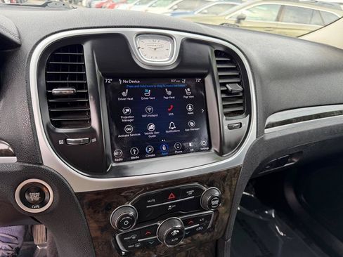 Used 2019 Chrysler 300 Limited RWD image 39