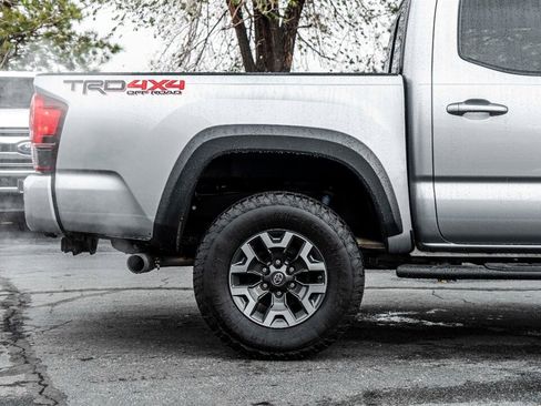 Used 2019 Toyota Tacoma TRD Off-Road image 10