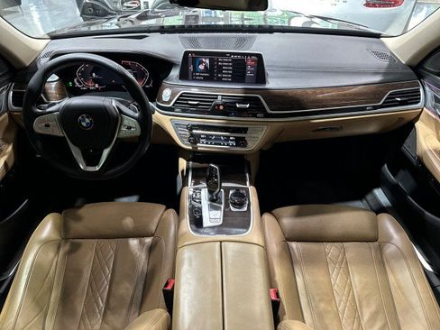 Used 2020 BMW 750i xDrive w/ Executive Package AWD/4WD image 38