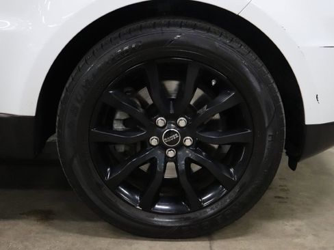Used 2015 Land Rover Range Rover Sport SE image 41