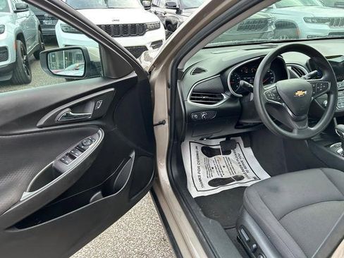 Used 2024 Chevrolet Malibu LT image 9