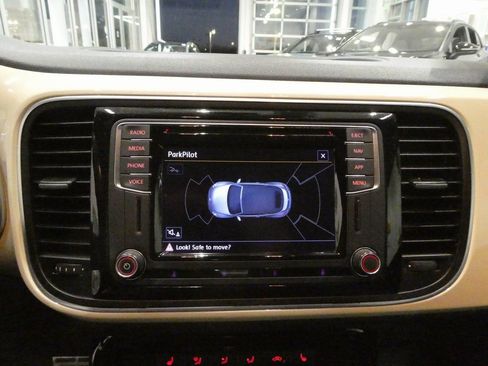 Used 2019 Volkswagen Beetle 2.0T SE image 24