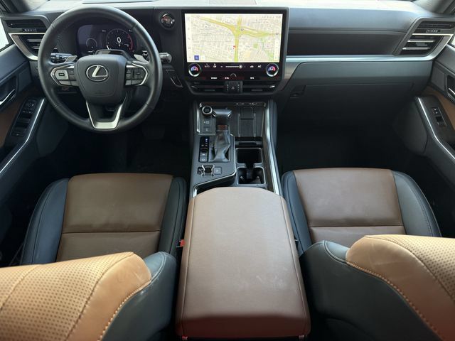 Used 2025 Lexus GX 550 w/ Accessory Package (2T) AWD/4WD image 11