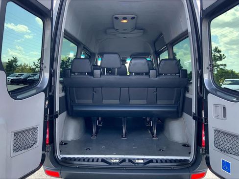 Used 2018 Mercedes-Benz Sprinter 2500 image 33