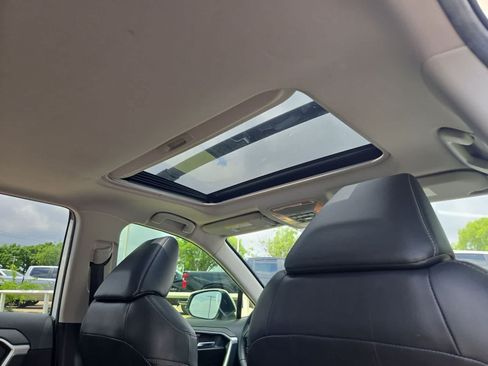 Used 2019 Toyota RAV4 XLE Premium FWD image 21