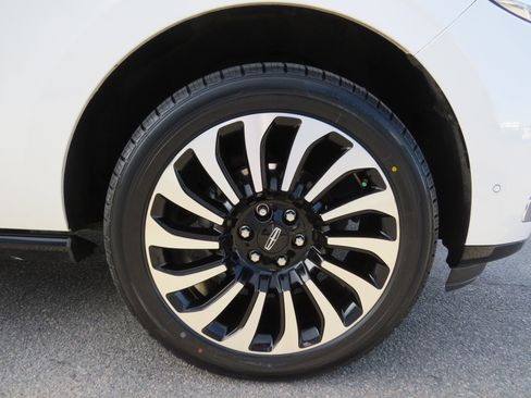 Used 2024 Lincoln Navigator Black Label image 10