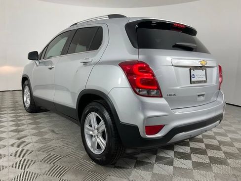 Used 2018 Chevrolet Trax LT w/ LT Convenience Package FWD image 4