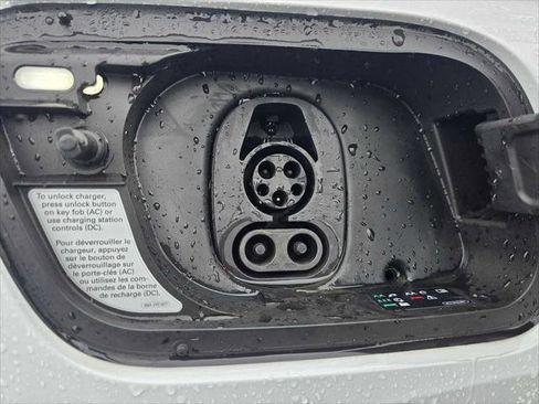 Used 2023 Audi Q4 e-tron Prestige w/ Black Optic Package image 10