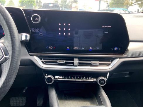 Used 2025 Chevrolet Equinox EV LT FWD image 31