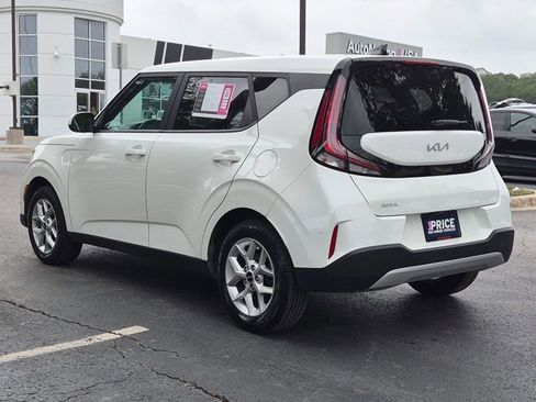 Used 2023 Kia Soul LX w/ Option Group 015 FWD image 8