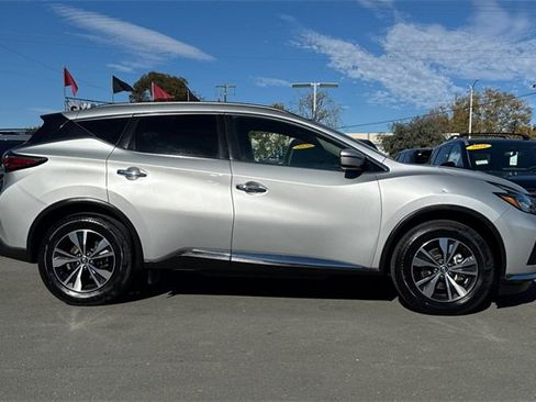 Used 2023 Nissan Murano SV image 3