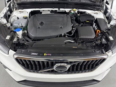 Used 2025 Volvo XC40 B5 Plus image 39