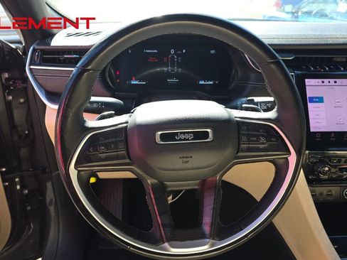 Used 2025 Jeep Grand Cherokee L Limited image 13