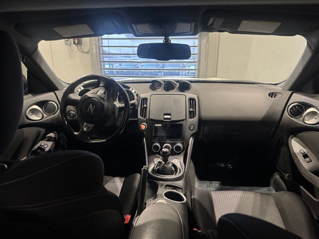 Used 2020 Nissan 370Z Coupe RWD image 24
