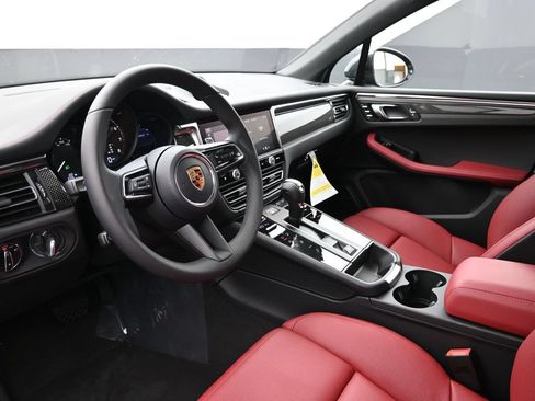 New 2026 Porsche Macan AWD/4WD image 4