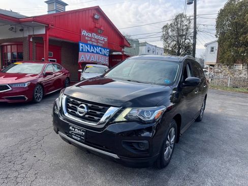 Used 2019 Nissan Pathfinder S image 1