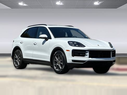 Used 2024 Porsche Cayenne AWD/4WD image 6
