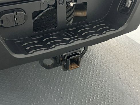 Certified 2023 Toyota Tacoma SR5 AWD/4WD image 17
