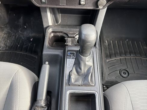 Certified 2018 Toyota Tacoma SR AWD/4WD image 21
