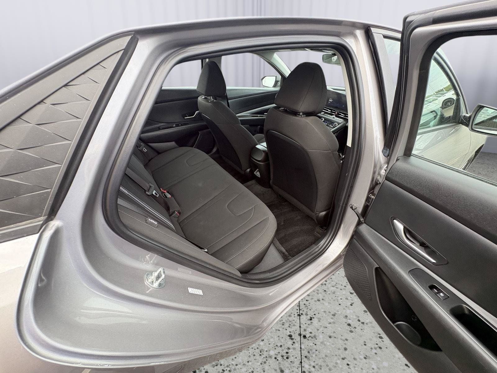 Used 2024 Hyundai Elantra SEL FWD image 16