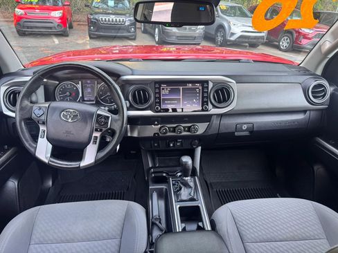 Used 2020 Toyota Tacoma SR5 RWD image 12