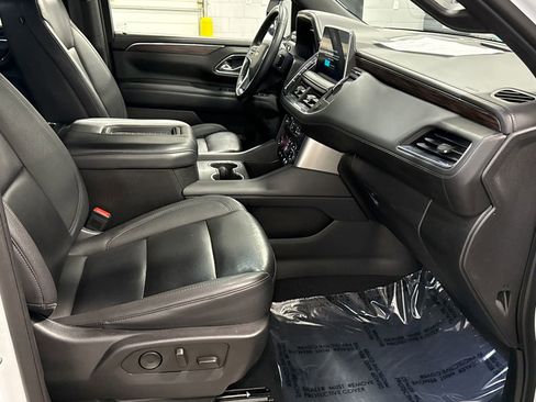 Used 2023 Chevrolet Suburban LT w/ Luxury Package image 18