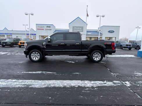 Used 2022 Ford F250 Platinum w/ FX4 Off-Road Package image 2