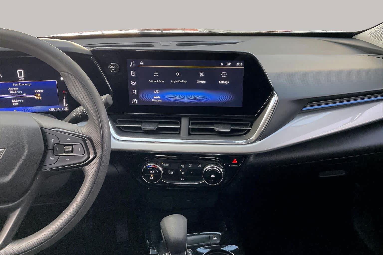 Used 2025 Chevrolet Trax LT w/ LPO, Blackout Package FWD image 8
