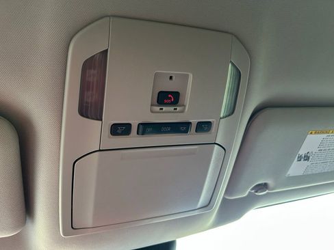 Used 2025 Toyota Highlander LE image 30