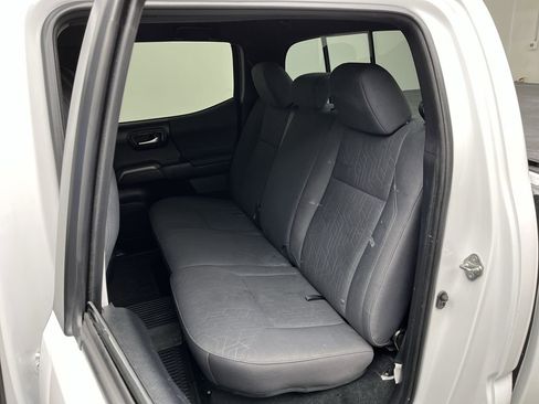 Used 2019 Toyota Tacoma TRD Sport image 10