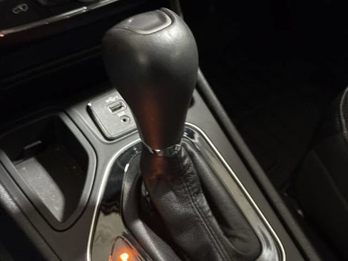 Used 2020 Jeep Cherokee Limited w/ Advanced Safety Group FWD image 17