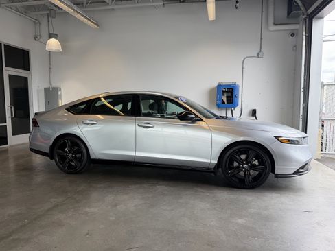Used 2025 Honda Accord Sport image 1