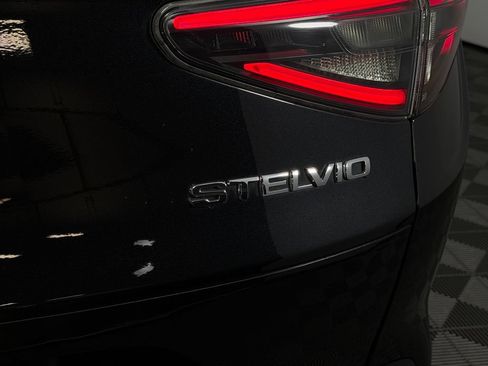 Used 2024 Alfa Romeo Stelvio Veloce AWD/4WD image 15