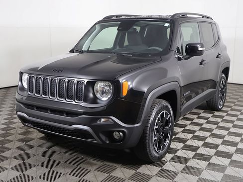 Used 2023 Jeep Renegade Latitude AWD/4WD image 7