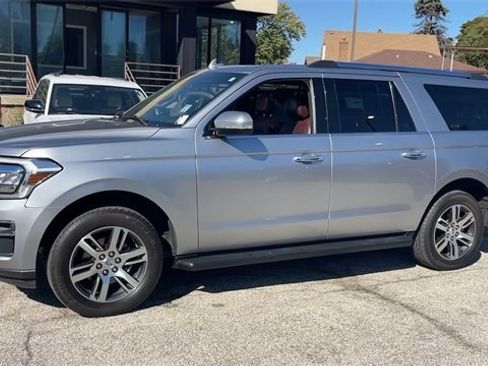 Used 2023 Ford Expedition Max Limited image 3