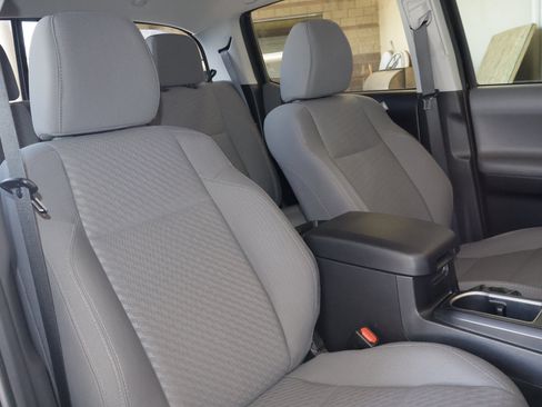 Used 2021 Toyota Tacoma SR AWD/4WD image 41