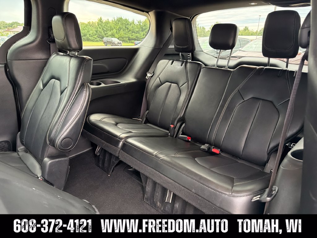 Used 2025 Chrysler Pacifica Select FWD image 30