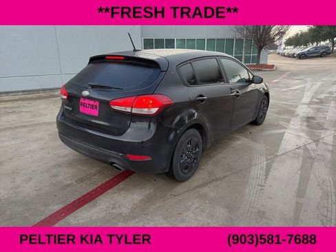 Used 2017 Kia Forte LX image 11