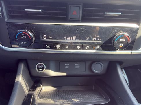 Used 2023 Nissan Rogue SV AWD/4WD image 22