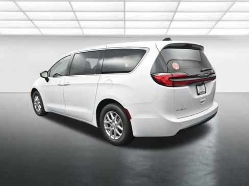 New 2026 Chrysler Pacifica Select image 6