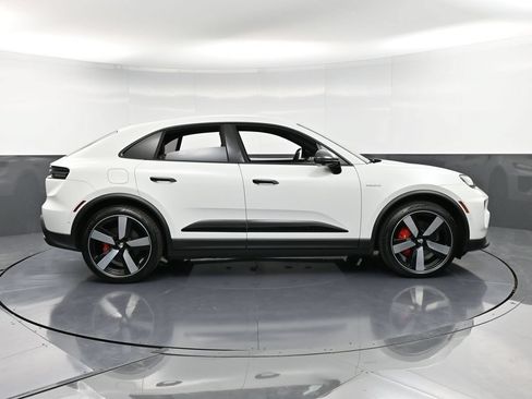Certified 2025 Porsche Macan 4S Electric AWD/4WD image 9