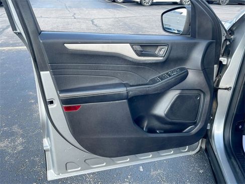 Used 2022 Ford Escape SE w/ SE Sport Appearance Package image 22